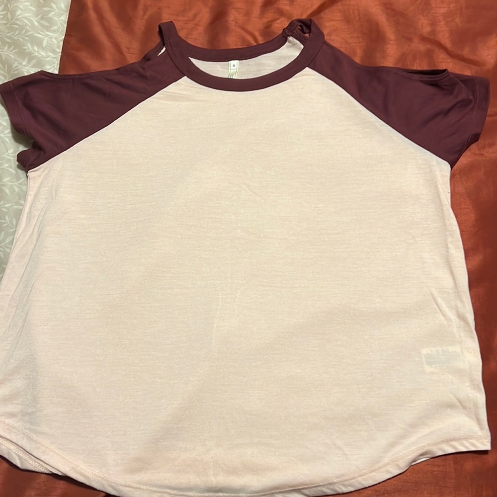 Baseball style shirt sleeve T-shirt with cutout shoulders Size M